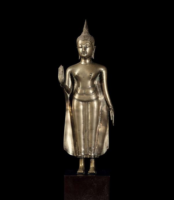 Figura di Buddha stante in bronzo, Thailandia, Ayutthaya, XVII-XVIII secolo