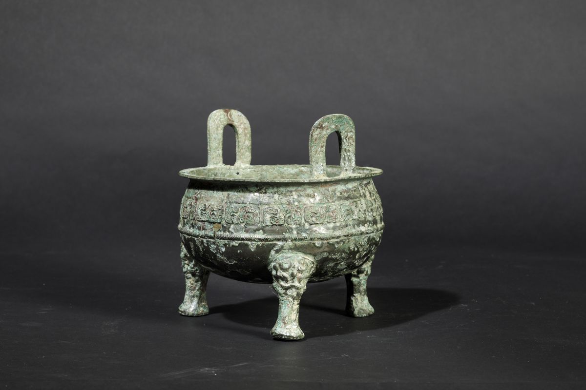 Incensiere Realizzato in Lega Mista Argento e Bronzo con Decori a Rilievo, Cina, Regni Combattent...