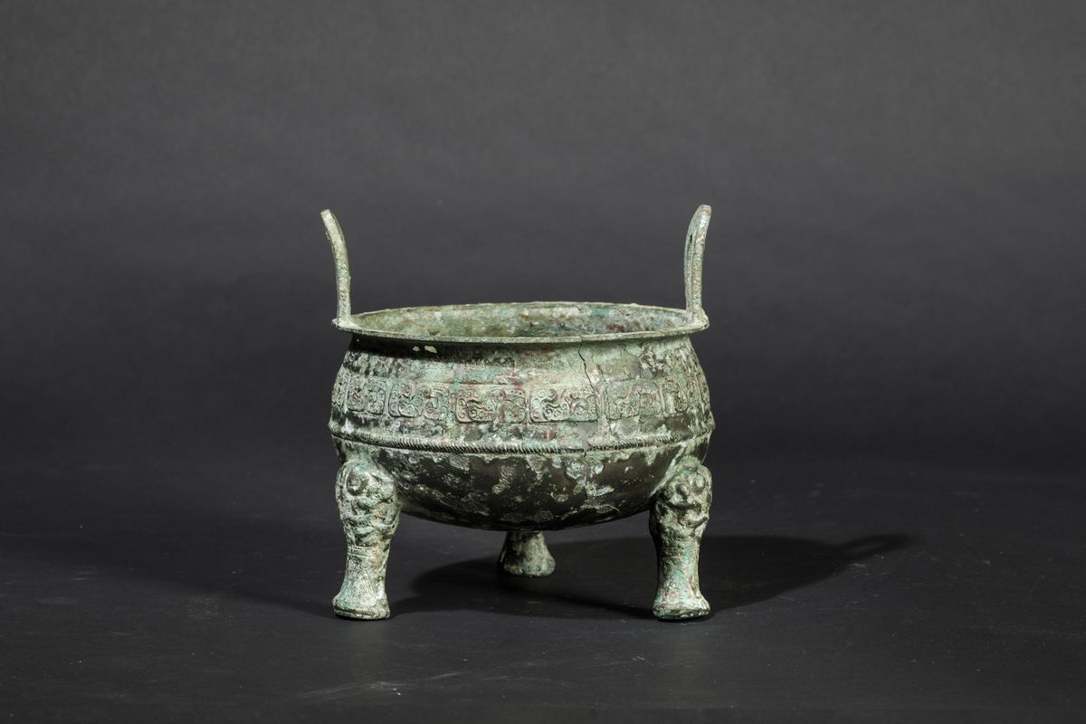 Incensiere Realizzato in Lega Mista Argento e Bronzo con Decori a Rilievo, Cina, Regni Combattent...