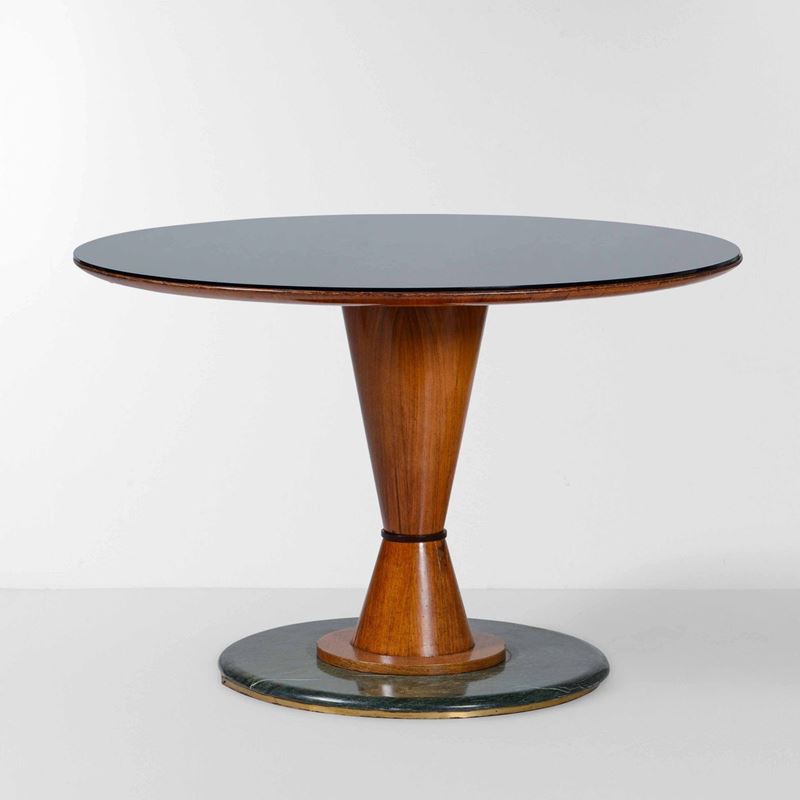 Tavolo rotondo con struttura in legno, base in marmo verde Alpi e piano in cristallo sagomato e molato.  - Auction Design - Cambi Casa d'Aste
