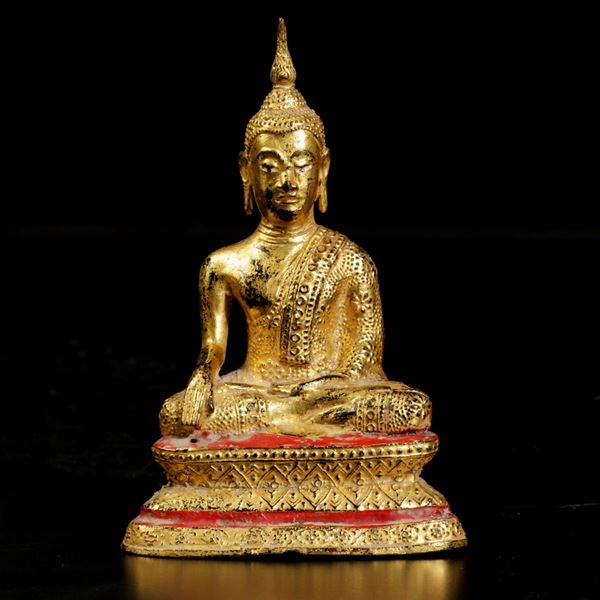 Figura di Buddha Sakyamuni in bronzo laccato e dorato, Thailandia, XIX secolo