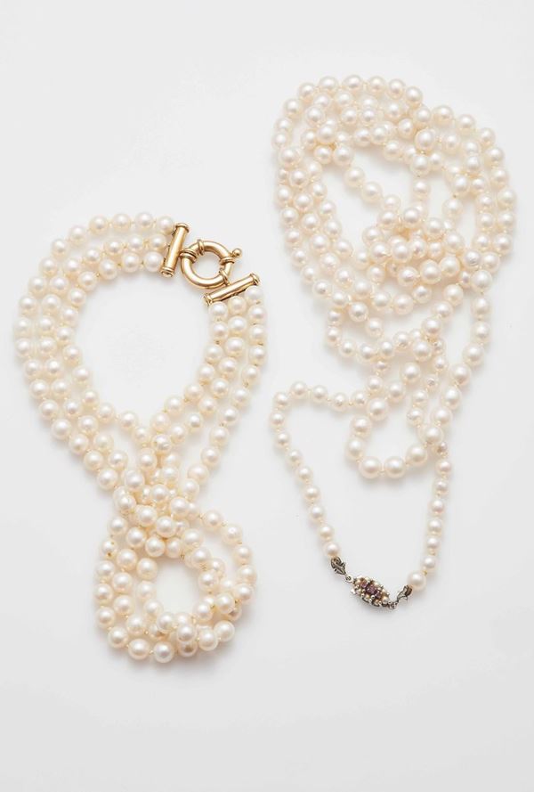 Lotto composto da due collane con perle coltivate