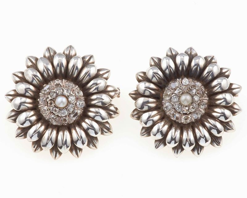 Coppia di spille a soggetto floreale  - Auction Jewels | Timed Auction - Cambi Casa d'Aste