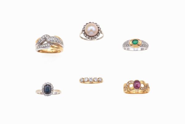 Collezione di cinque anelli con perla, rubino, zaffiro, smeraldo e diamanti