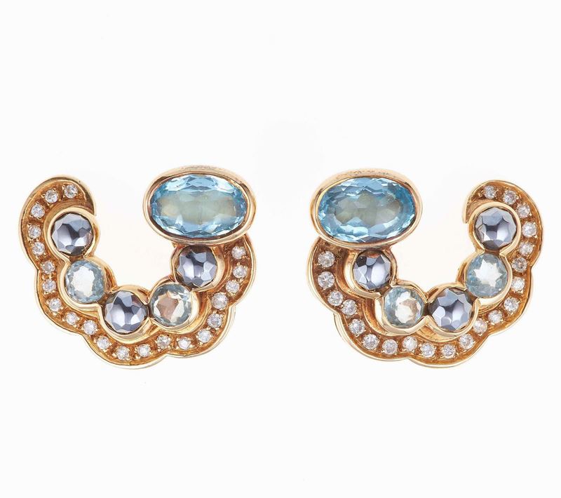 Orecchini con topazi azzurri, ematite e diamanti  - Auction Jewels | Timed Auction - Cambi Casa d'Aste