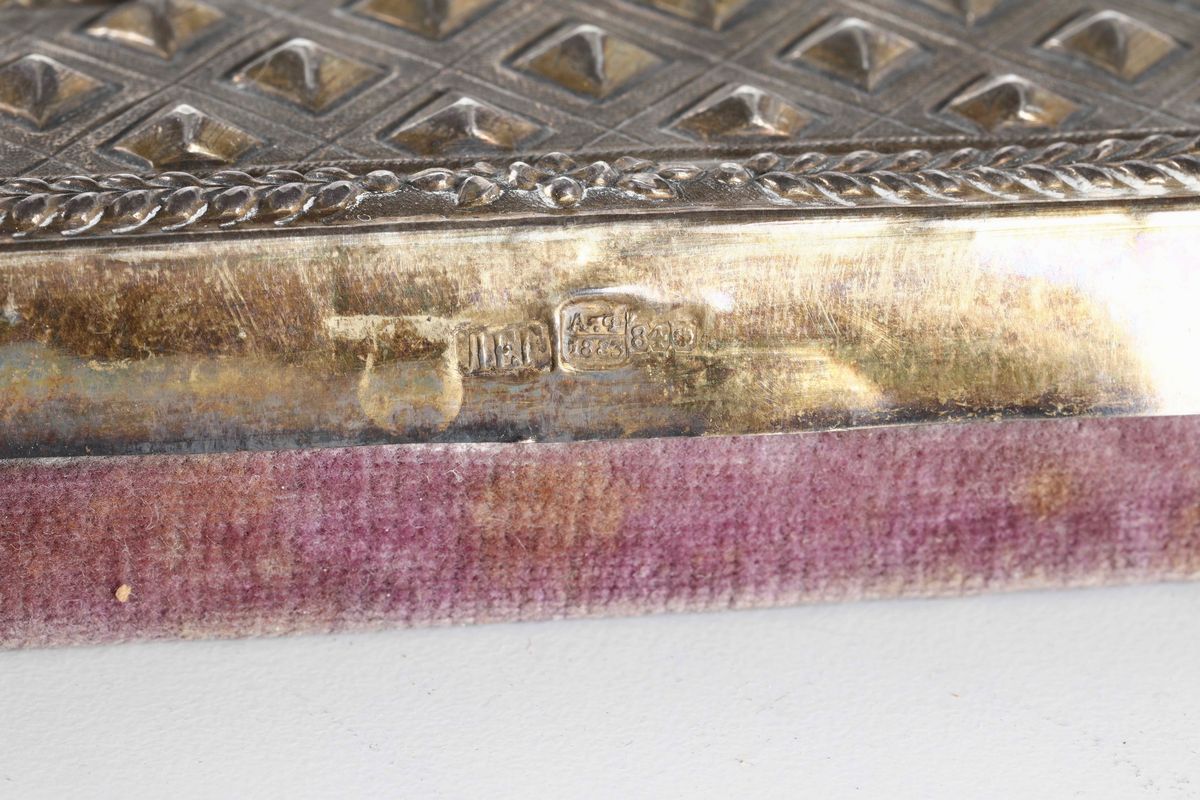 Icona con Riza in Argento Sbalzato, Cesellato e Dorato Raffigurante Cristo Pantocrator. San Pietr...