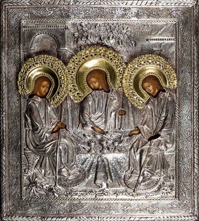 Icona con Riza in Argento Sbalzato e Cesellato Raffigurante la Trinitã Nellâ€™antico Testamento. ...