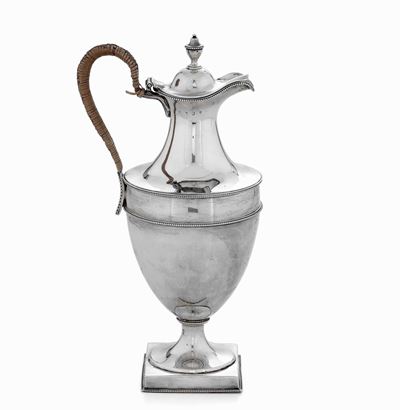Versatoio in Argento Fuso, Sbalzato e Cesellato. Londra 1778. Marchio Dellâ€™argentiere I.r. (non...