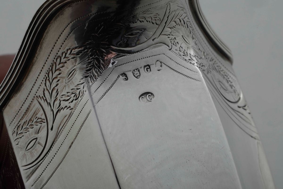 Servizio da Tã¨ in Argento Fuso, Sbalzato e Cesellato. Londra 1802, Argentiere CC (non Identifica...