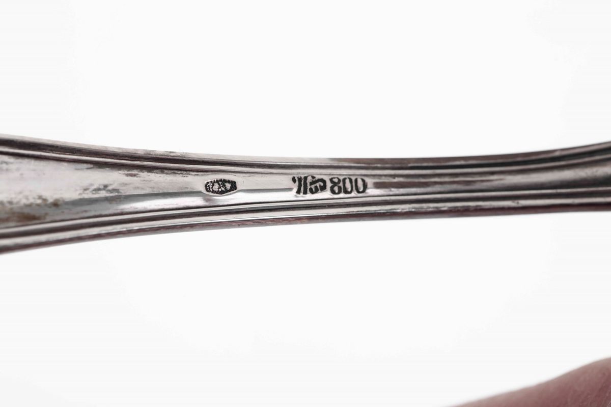 Set da Pappa in Argento Composto da Coltello e Cucchiaio. Manifattura del XX Secolo