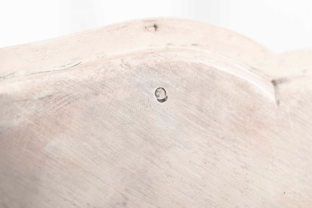 Piatto Lobato in Argento Fuso e Cesellato. Paesi Bassi XX Secolo
