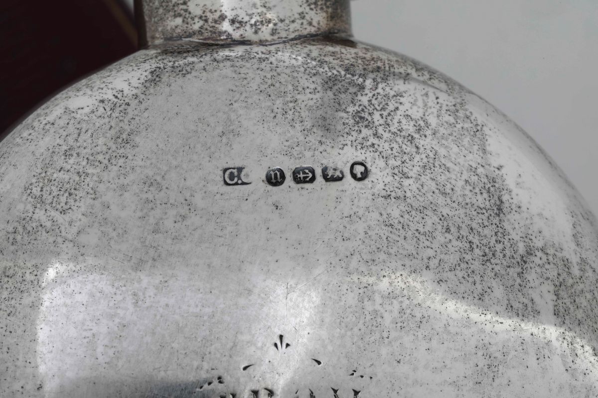 Insieme di Dodici Fiaschette in Argento. Inghilterra XX Secolo, Diverse Manifatture