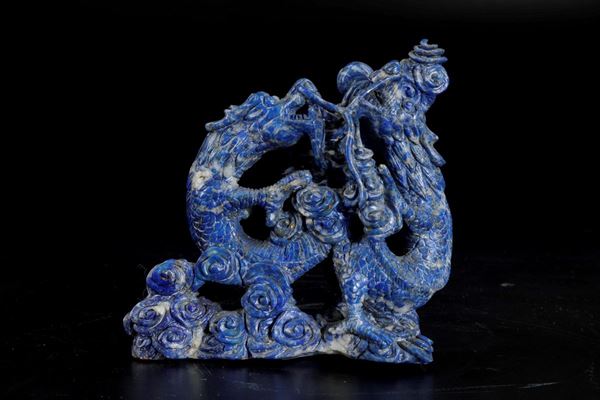 Gruppo scolpito in lapislazzulo con figura di drago, Cina, XX secolo