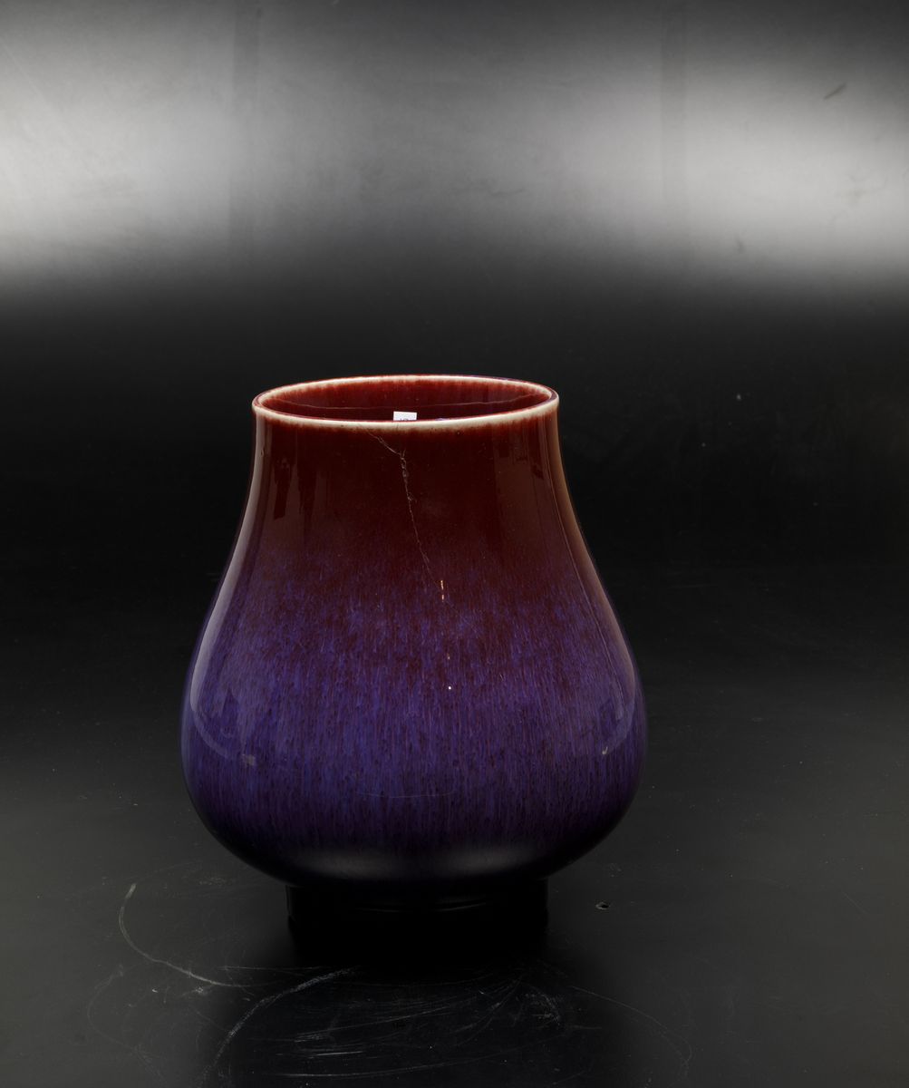 Vaso in Porcellana Flambè sui Toni del Sangue di Bue e del Viola, Cina, Dinastia Qing, Epoca Guan...