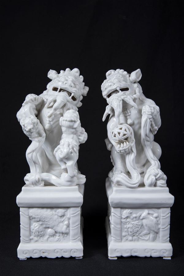 Two porcelain Pho dogs, China, Qing Dynasty