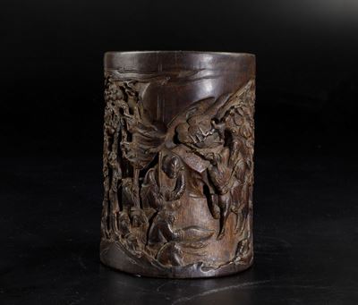 Brushpot in Legno di Bambù Intagliato con Paesaggio e Figure, Cina, Dianstia Qing, XIX Secolo