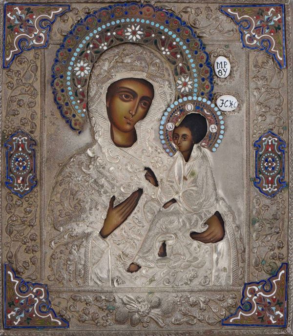 Antica icona russa del XVIII secolo. Vergine Hodegetriaâ€. Tempera su tavola, ricoperta da riza riccamente smaltata