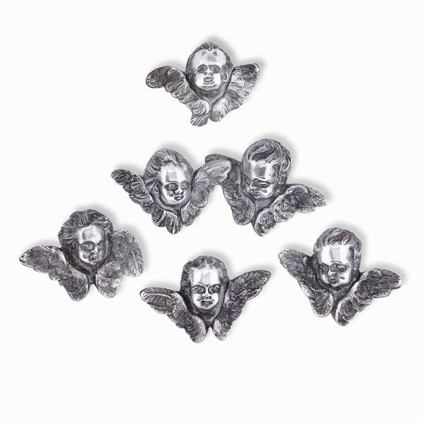Insieme di sei teste di cherubini in argento fuso e cesellato, Italia  fine XVIII secolo
