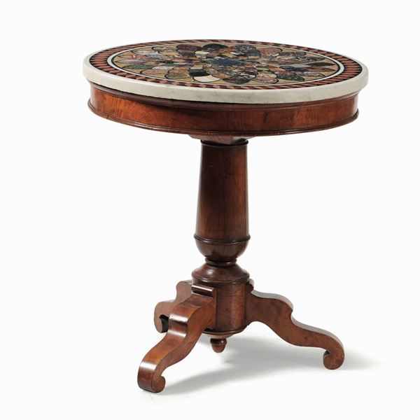 Tavolo in legno con piano in commesso di marmi, pietre dure, lapislazzuli, malachite. Metà XIX secolo
