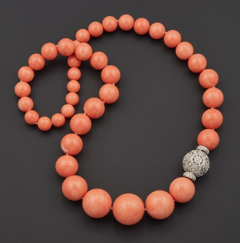 Importante collana di corallo con boules degradanti  - Auction Fine Coral Jewels - II - Cambi Casa d'Aste