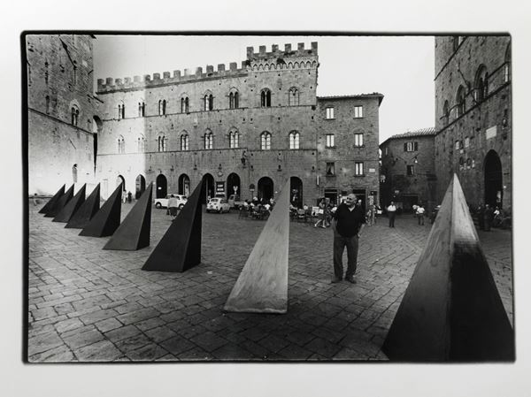 Enrico Cattaneo Installazione di Staccioli a Volterra, 1972