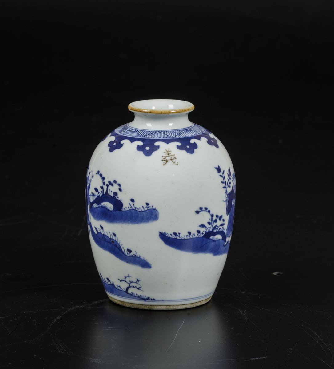 Piccolo Vaso in Porcellana Bianca e Blu con Personaggi Entro Paesaggio, Cina, Dinastia Qing, Epoc...