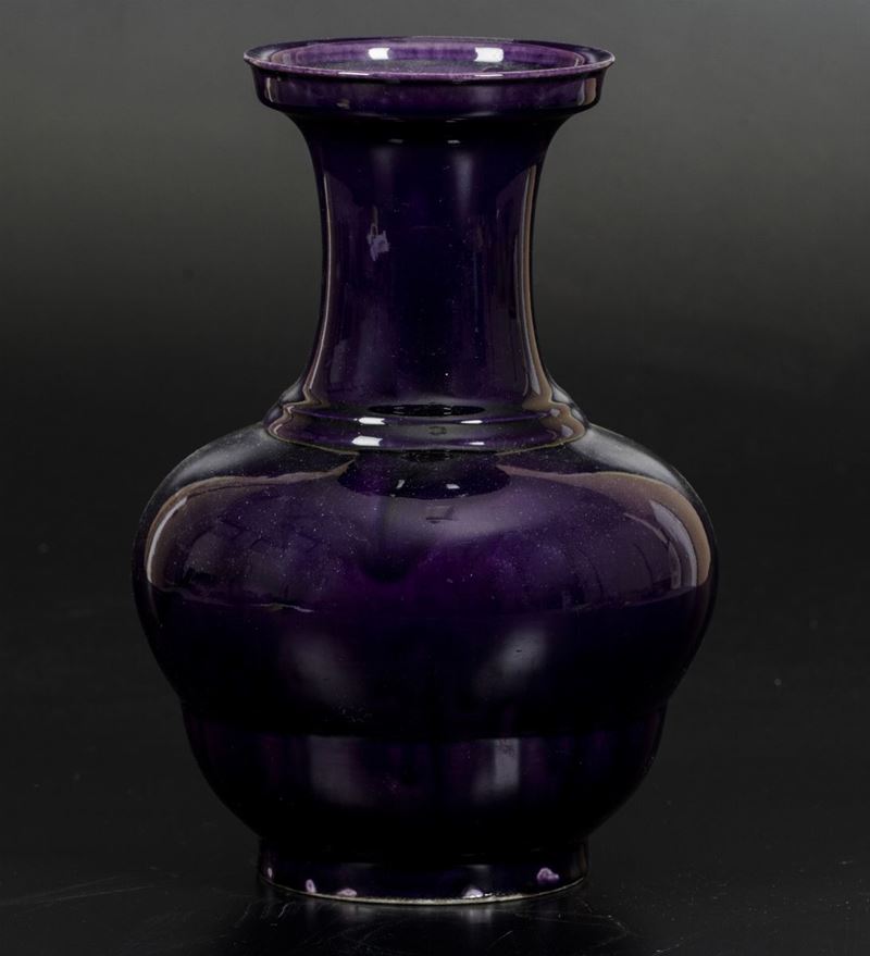 A porcelain vase, China, Qing Dynasty  - Auction Oriental Art | Virtual - Cambi Casa d'Aste