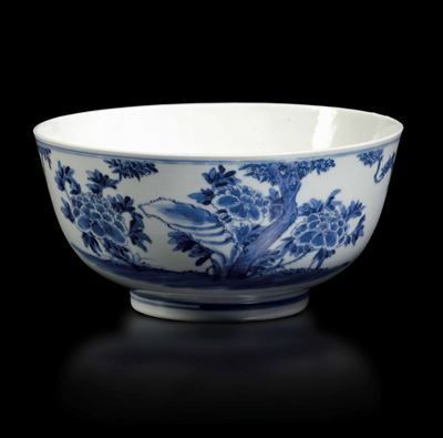 Ciotola in Porcellana Bianca e Blu con Raffigurazione di Paesaggio e Iscrizione, Cina, Dinastia Q...