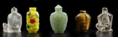 Lotto Composto da Cinque Snuff Bottles in Materiali Diversi, Cina, Dinastia Qing, XIX Secolo