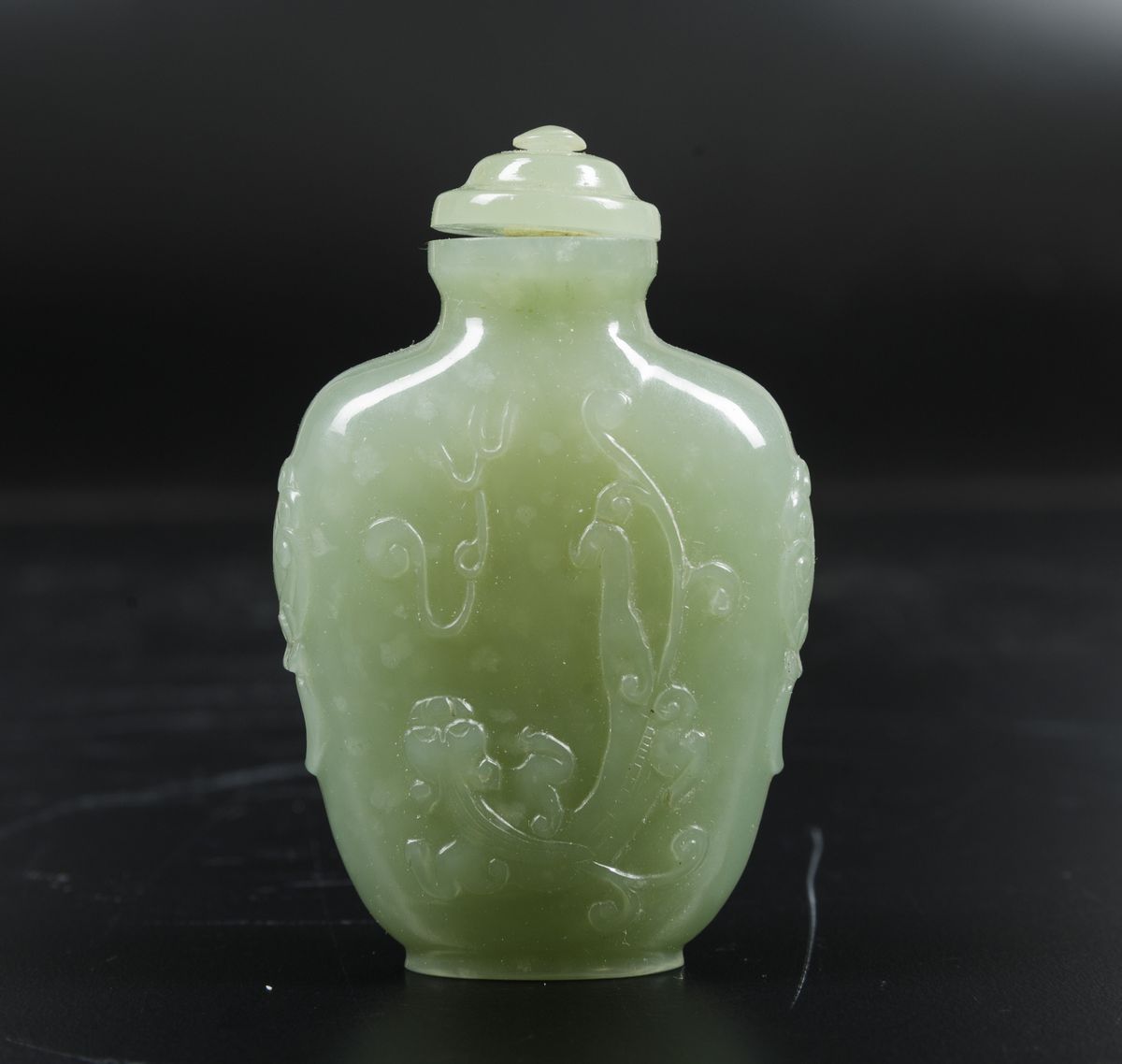 Lotto Composto da Cinque Snuff Bottles in Materiali Diversi, Cina, Dinastia Qing, XIX Secolo