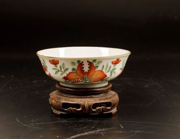 Piccola ciotola in porcellana con melograni e decori floreali, Cina, Dinastia Qing, XIX secolo