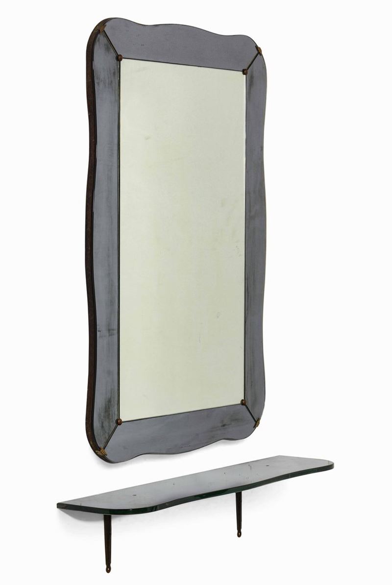 Specchiera e mensola a parete in cristallo sagomato, molato e colorato e vetro specchiato.  - Auction Design - Cambi Casa d'Aste