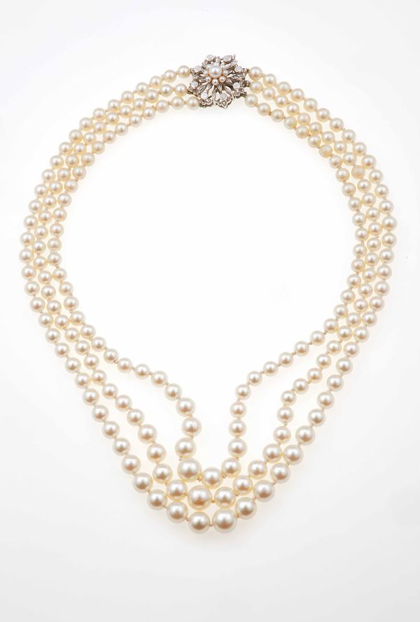 Cultured pearl and gold necklace