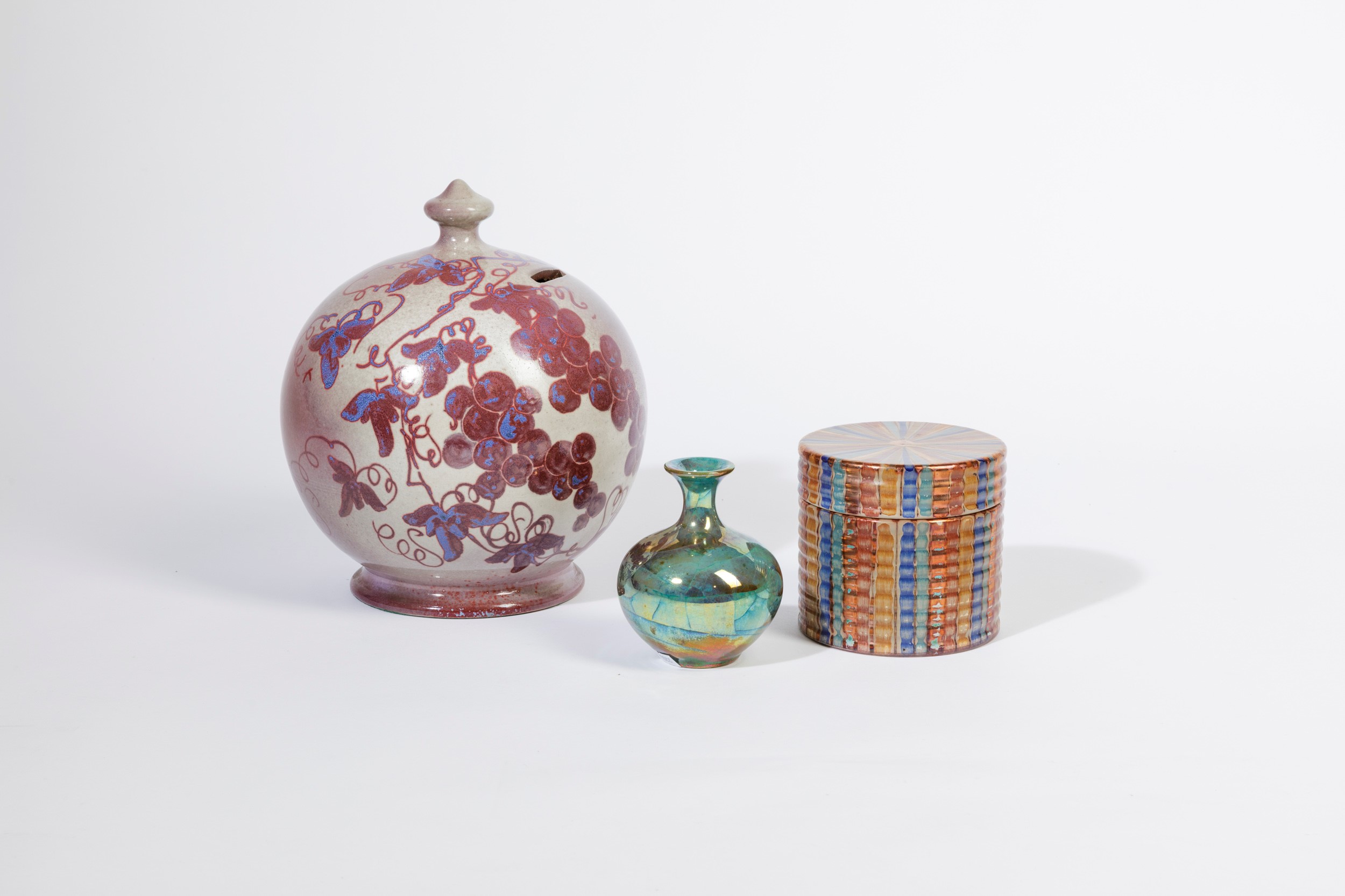 Lega, Salvadanaio; Vignoli, Scatola a lustri; Gatti, Vasetto (Faenza, ca. 1980)