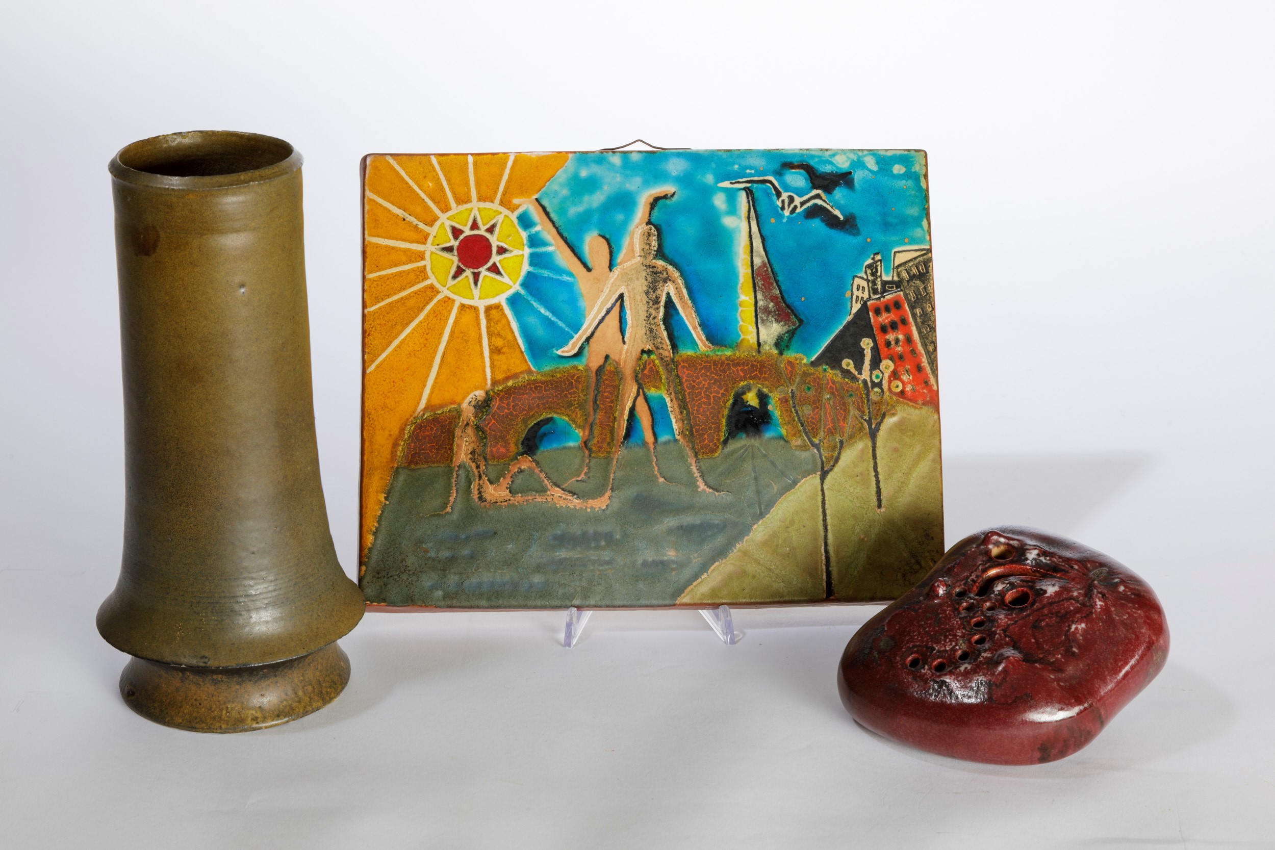 Istituto d’arte Faenza, Vaso in gres con scultura a forma di sasso e placca rettangolare, 1970 ca...