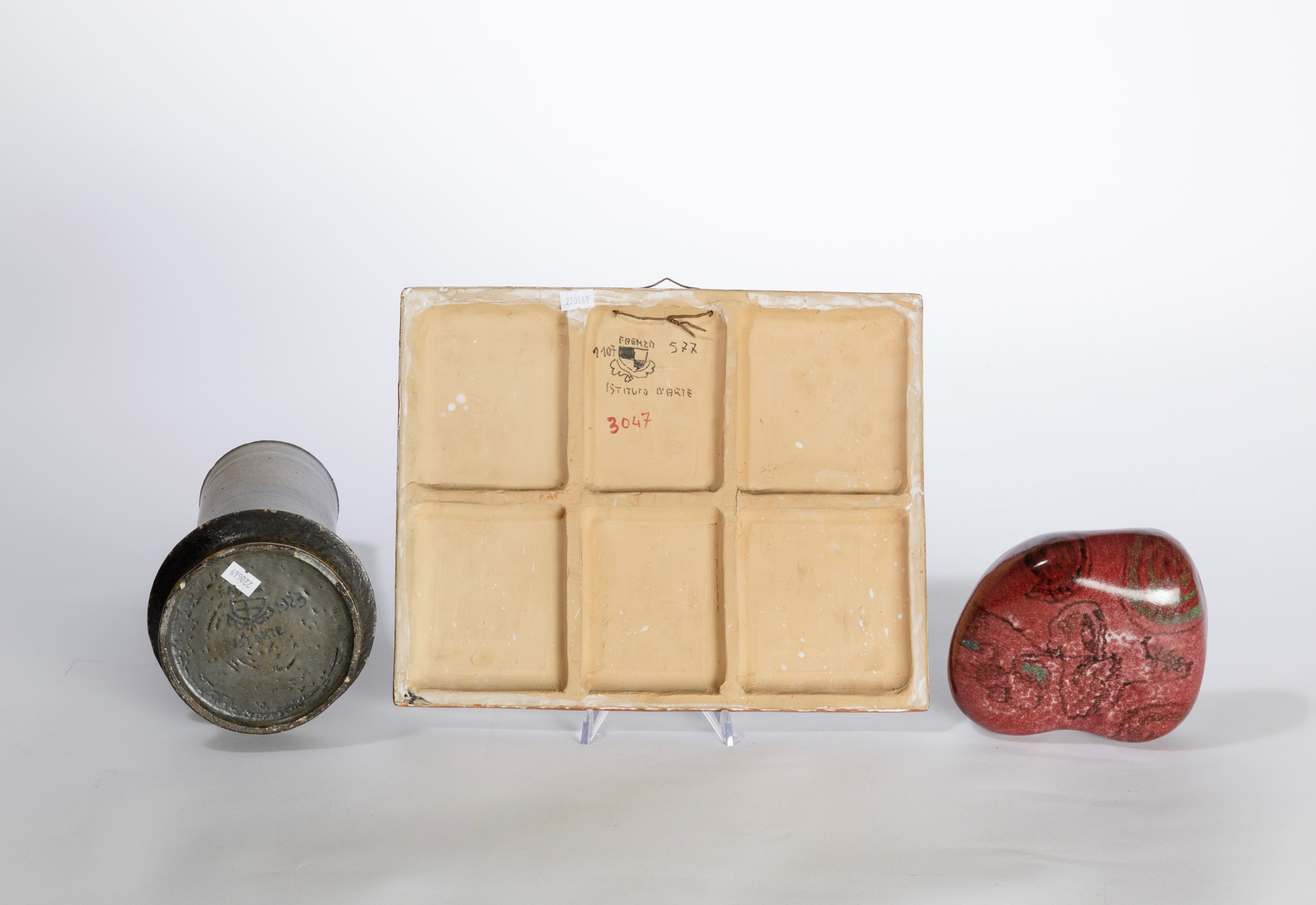 Istituto d’arte Faenza, Vaso in gres con scultura a forma di sasso e placca rettangolare, 1970 ca...