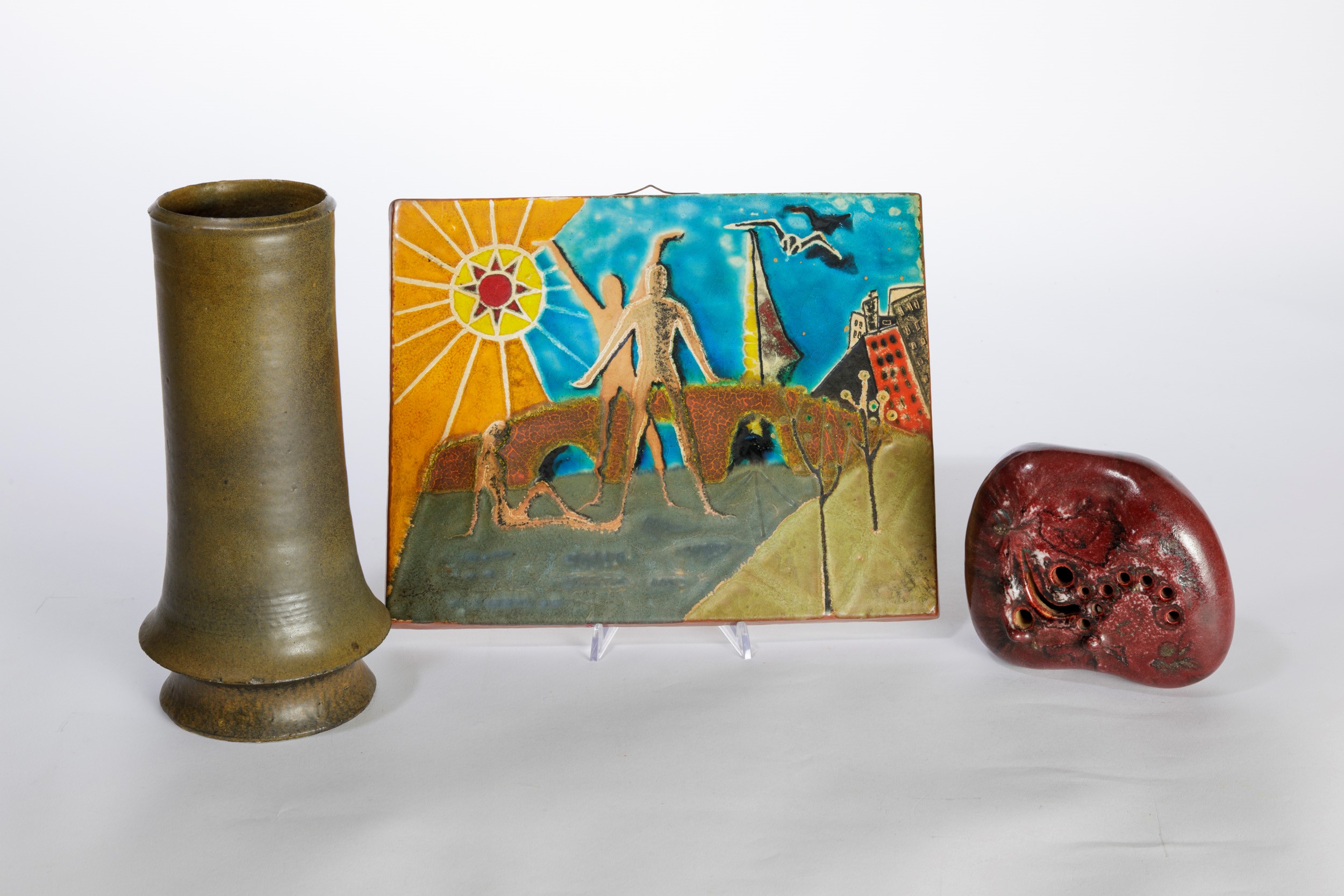 Istituto d’arte Faenza, Vaso in gres con scultura a forma di sasso e placca rettangolare, 1970 ca...
