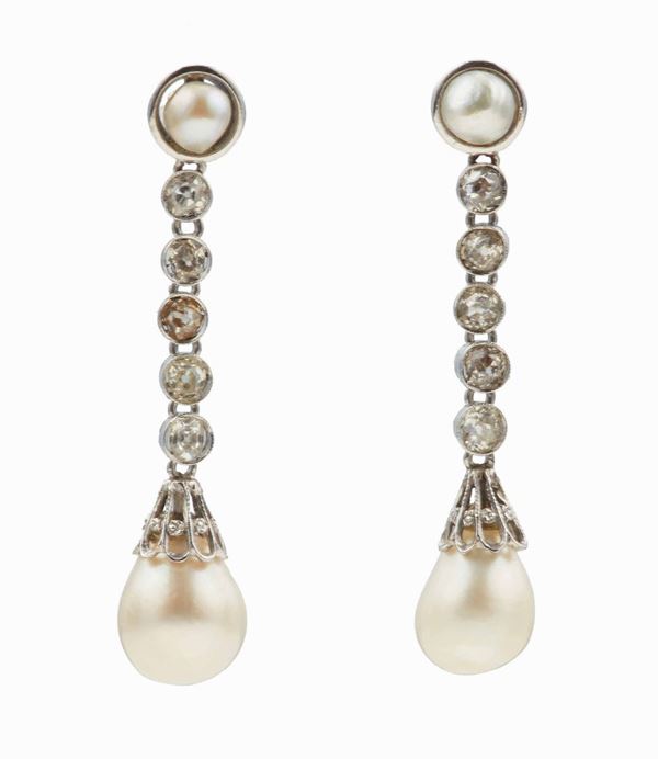 Orecchini pendenti con perle naturali