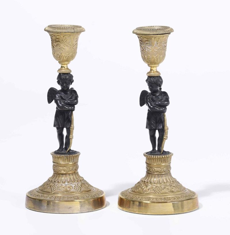 Coppia di piccoli candelieri in bronzo patinato e bronzo dorato, XIX secolo  - Asta Scultura e Oggetti d'Arte | Cambi Time - Cambi Casa d'Aste