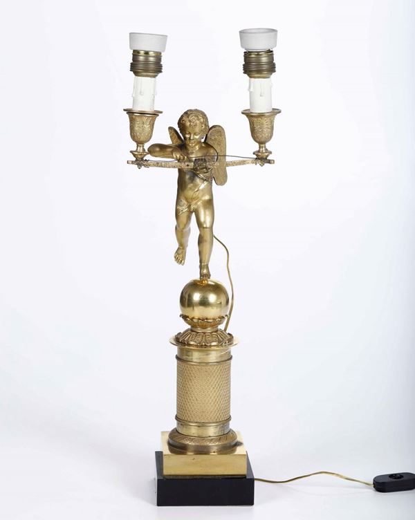 Candelabro in bronzo dorato con putto alato. Francia, Carlo X