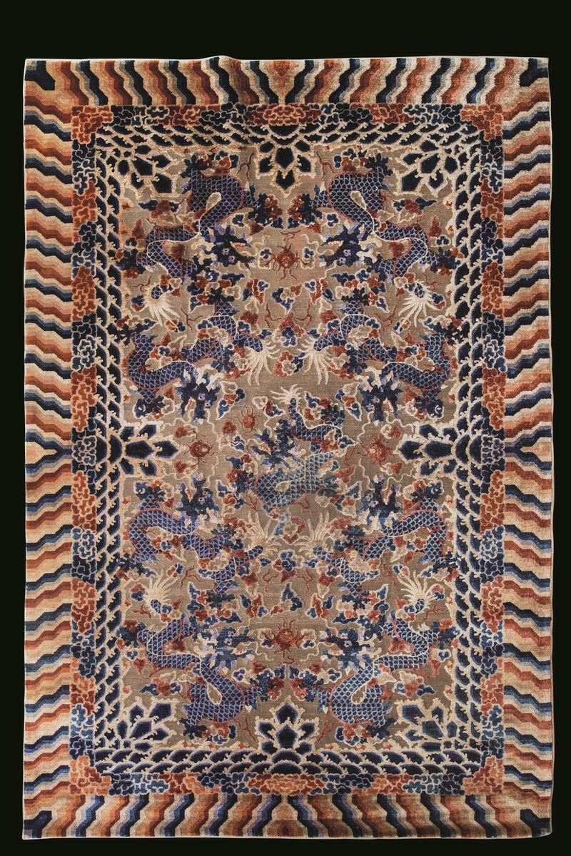 A silk carpet, China, Qing Dynasty, late 1800s  - Auction Fine Chinese Works of Art - Cambi Casa d'Aste