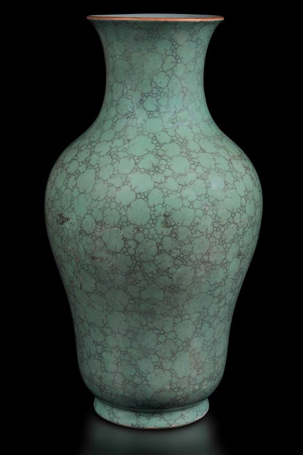 Vaso imperiale in porcellana monocroma smaltata a finto turchese, Cina, Dinastia Qing, marca e del periodo Qianlong (1736-1796)