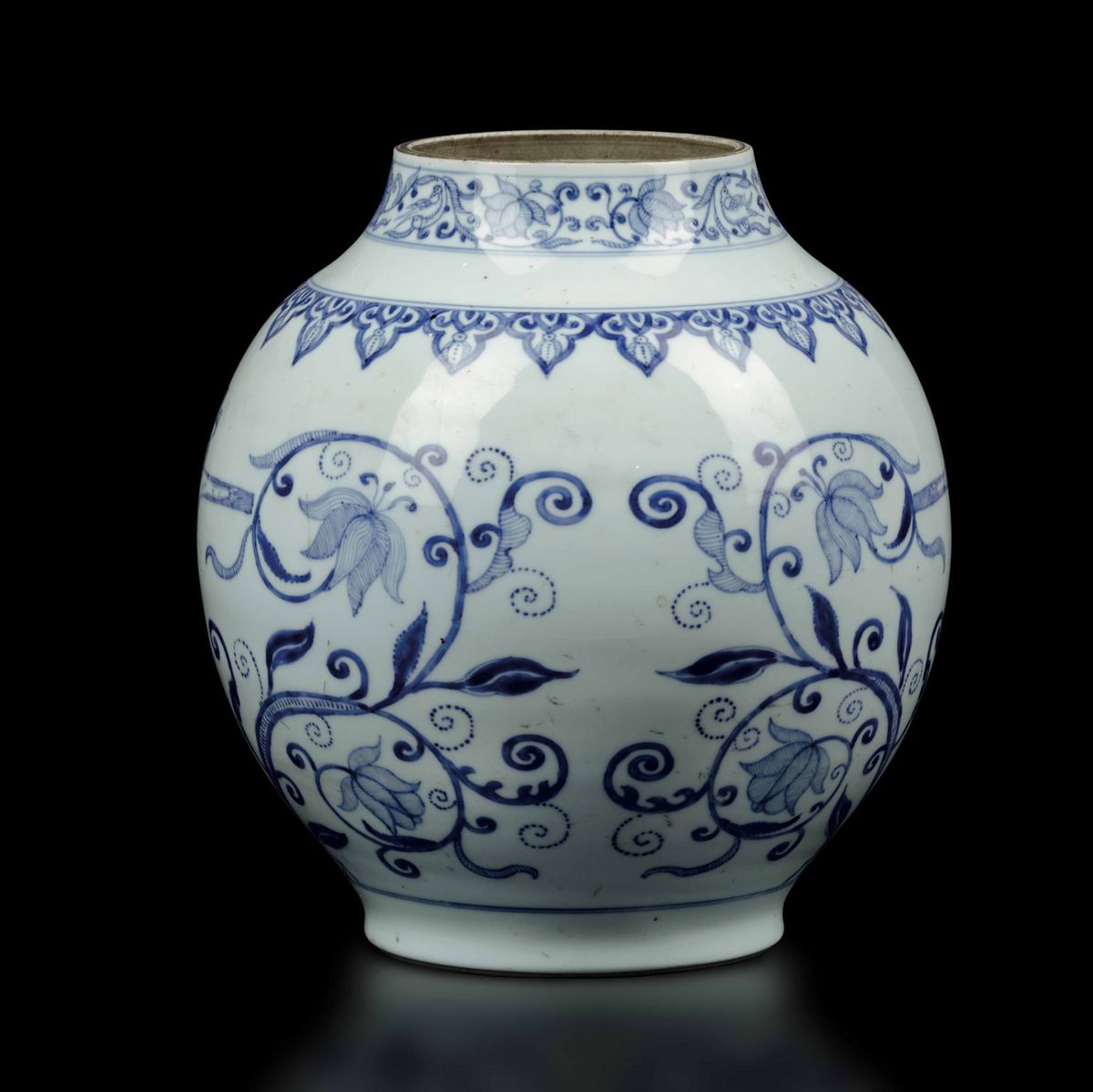 Rarissimo Vaso in Porcellana Bianca e Blu per L'esportazione con Decori Floreali e Soggetti Relig...
