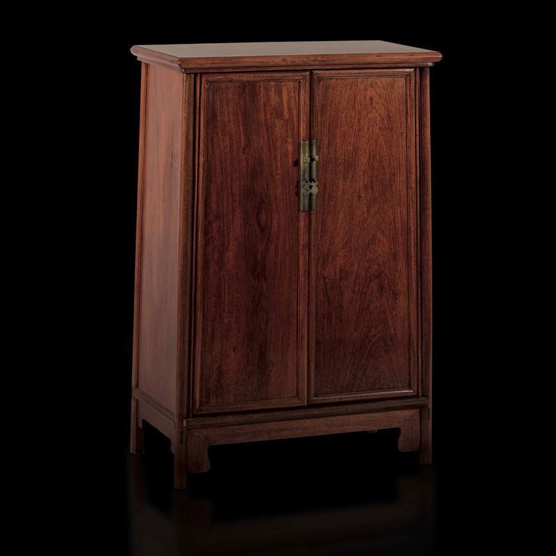 A Huanghuali wooden cabinet, China, Qing Dynasty  - Auction Fine Chinese Works of Art - Cambi Casa d'Aste