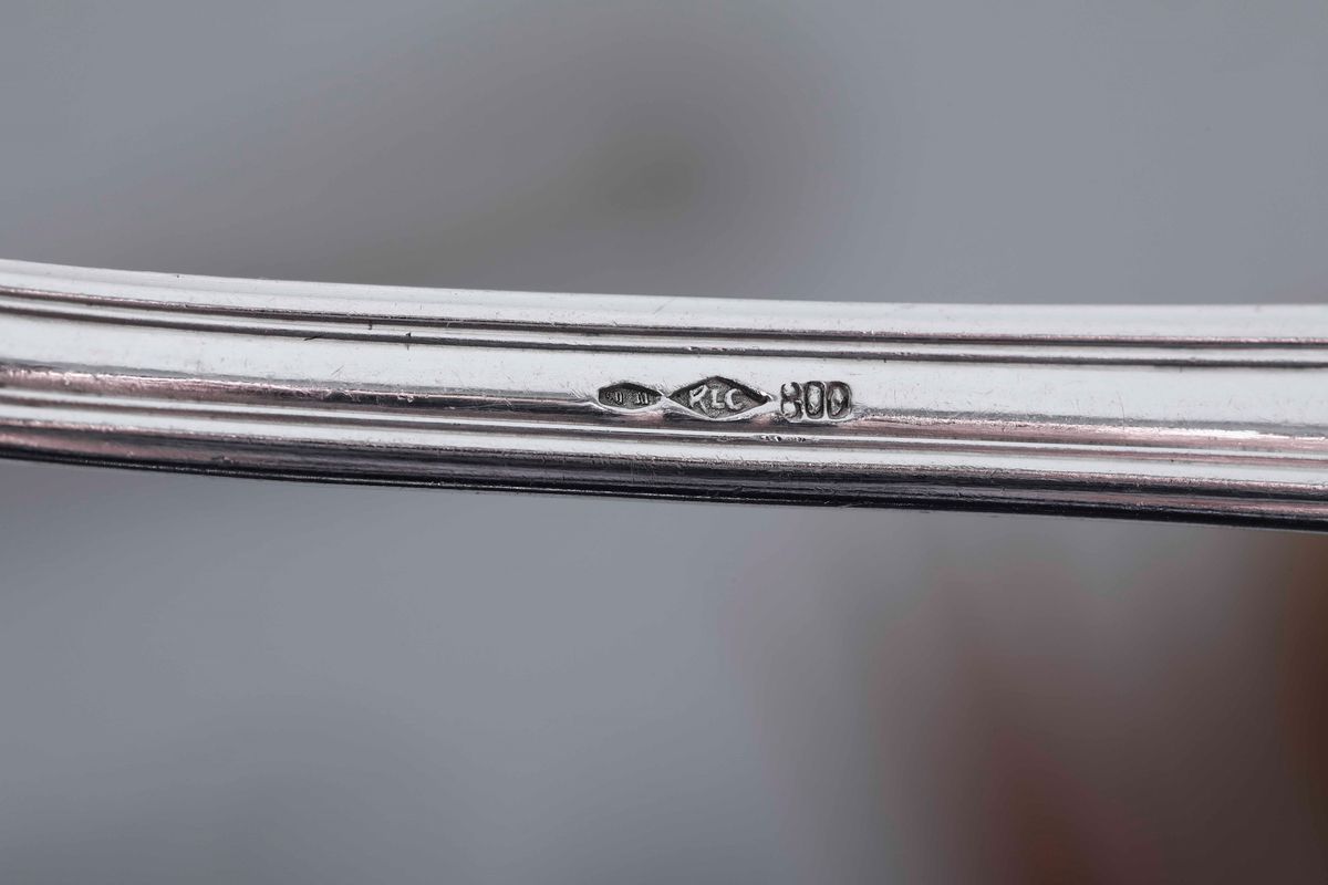 Servizio di Posate in Argento per 12 Coperti. Argenteria Italiana del XX Secolo. Argentiere Ricci...