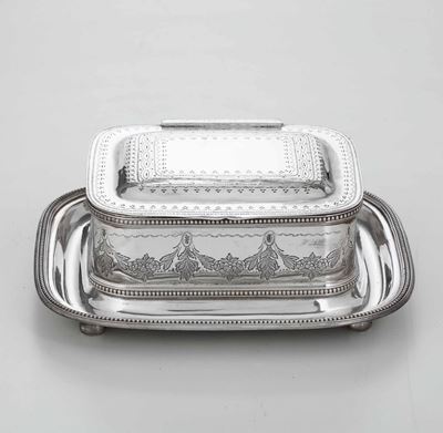 Scatola Rettangolare con Vassoio Solidale in Argento con Interno Vermeille. Argenteria Italiana d...