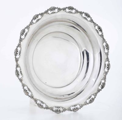 Alzata Circolare in Argento. Argenteria Artistica Italiana del XX Secolo. Punzone Fornari, Roma e...