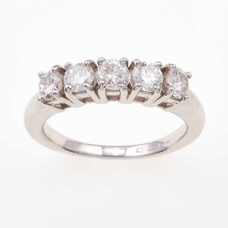 Anello demi-rivière con 5 diamanti taglio brillante di ct 1.10 circa  - Auction Jewels | Cambi Time - Cambi Casa d'Aste