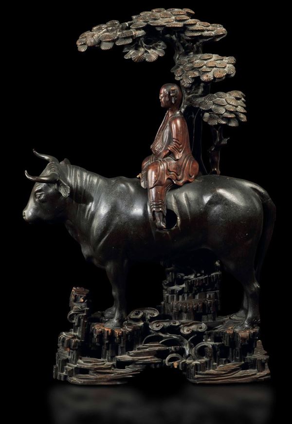 Gruppo in legno e bronzo raffigurante figura di uomo seduto su bue, Cina, Dinastia Qing, epoca Qianlong (1736-1796)
