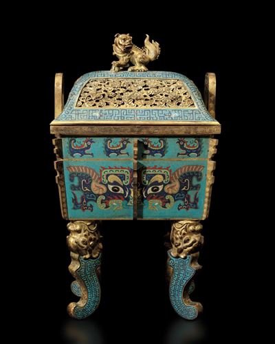 Grande e Importante Incensiere Rettangolare a Smalti Cloisonnè con Decori a Maschere Taotie e D'i...